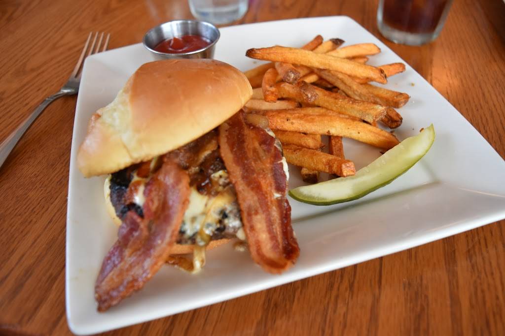 Skye Bistro | restaurant | 8434 Mentor Ave, Mentor, OH 44060, USA | 4409743572 OR +1 440-974-3572