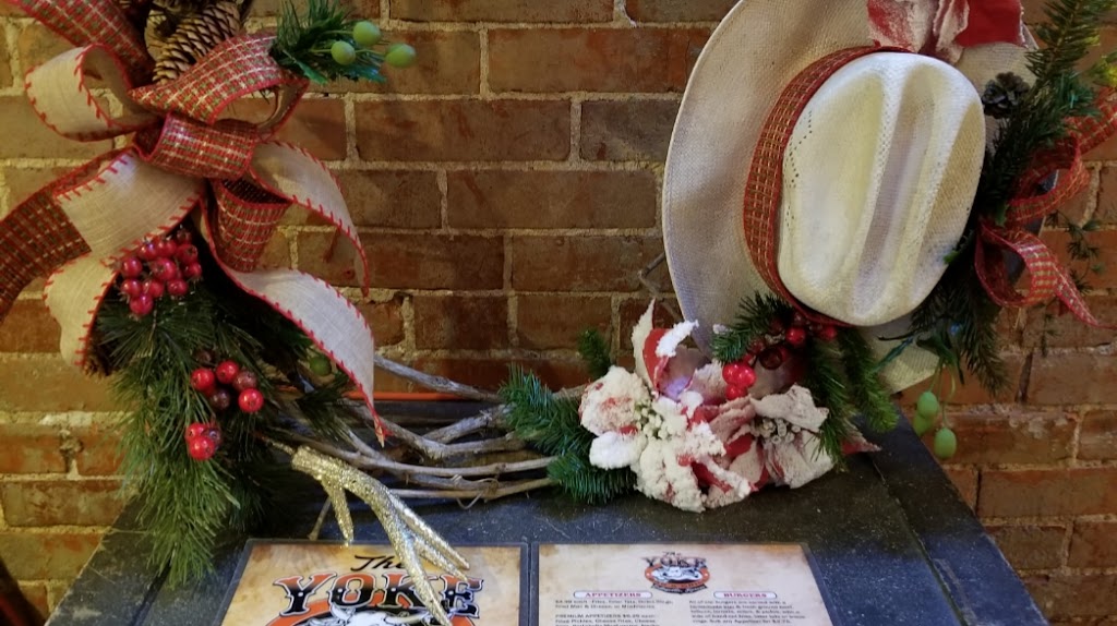 The Yoke Bar and Grill | restaurant | 128 W 9th St, Coffeyville, KS 67337, USA | 6202514811 OR +1 620-251-4811
