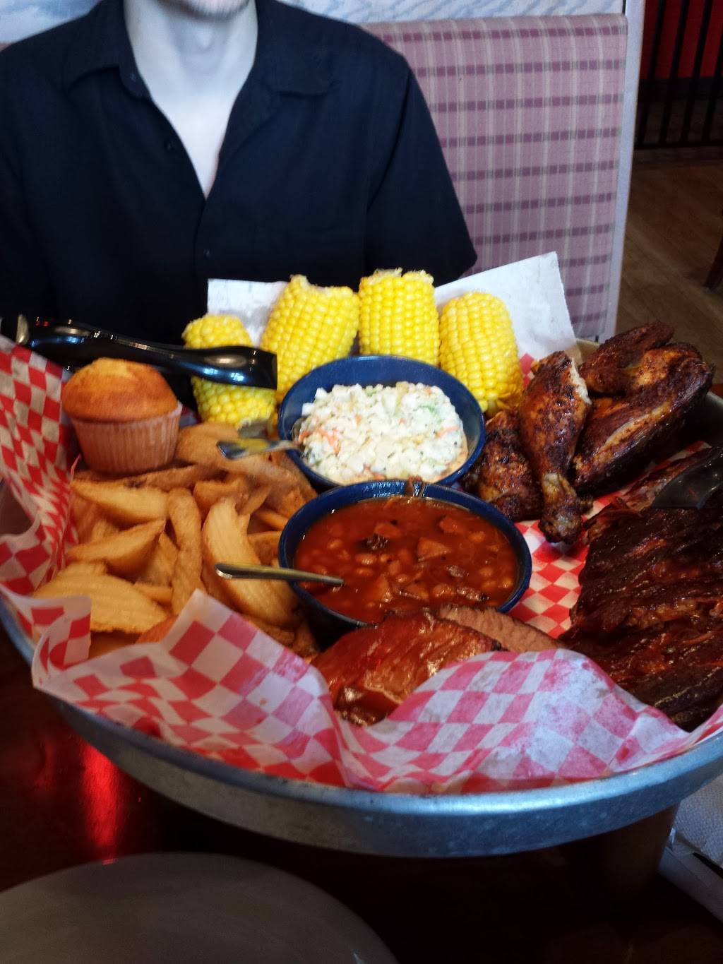 Famous Daves Bar-B-Que | restaurant | 9924 Gulf Coast Main St #130, Fort Myers, FL 33913, USA | 2393321048 OR +1 239-332-1048