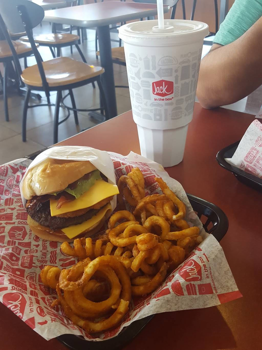 Jack in the Box | restaurant | 12207 Montwood Dr, El Paso, TX 79938, USA | 9158560736 OR +1 915-856-0736