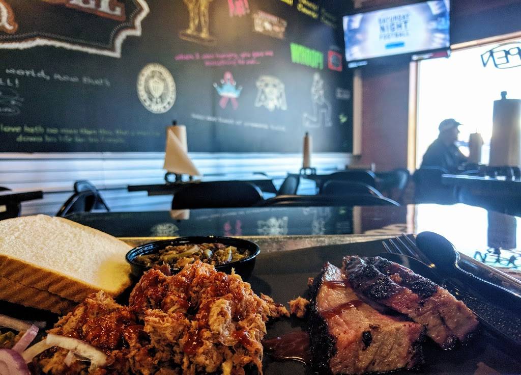 Good Bull BBQ | restaurant | 326 George Bush Dr, College Station, TX 77840, USA | 9797040186 OR +1 979-704-0186
