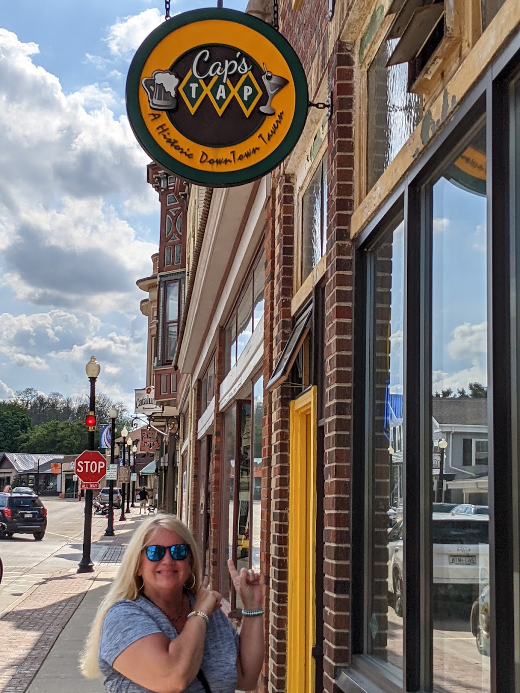 Caps Tap | restaurant | 118 Pine St, Sheboygan Falls, WI 53085, USA | 9202342234 OR +1 920-234-2234