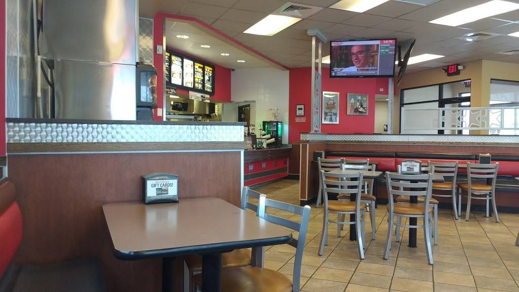 Hardees | restaurant | 129 S Memorial Dr, New Castle, IN 47362, USA | 7655930409 OR +1 765-593-0409