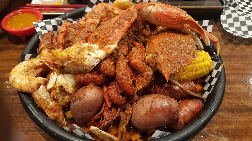 The Crawfish Pot & Oyster Bar | restaurant | 9820 Gulf Fwy #7, Houston, TX 77034, USA | 7133606547 OR +1 713-360-6547