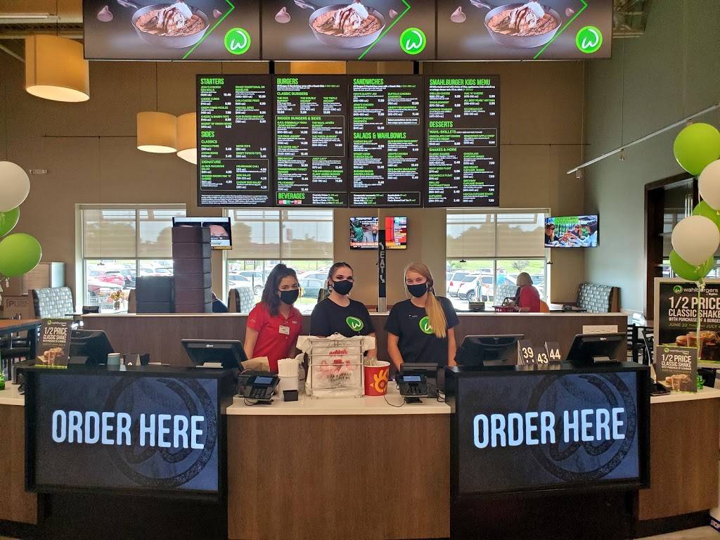 Wahlburgers @ Hy-vee | restaurant | 301 NE Rice Rd, Lees Summit, MO 64086, USA | 8163473526 OR +1 816-347-3526