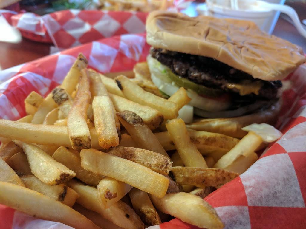 Burger Shoppe | restaurant | 501 OK-70E, Kingston, OK 73439, USA | 5805644088 OR +1 580-564-4088