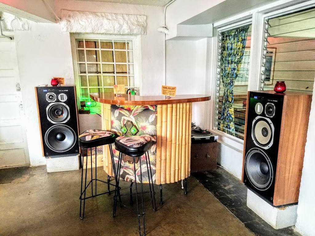 Pool Burger | restaurant | 2315 Lake Austin Blvd, Austin, TX 78703, USA | 5123349747 OR +1 512-334-9747