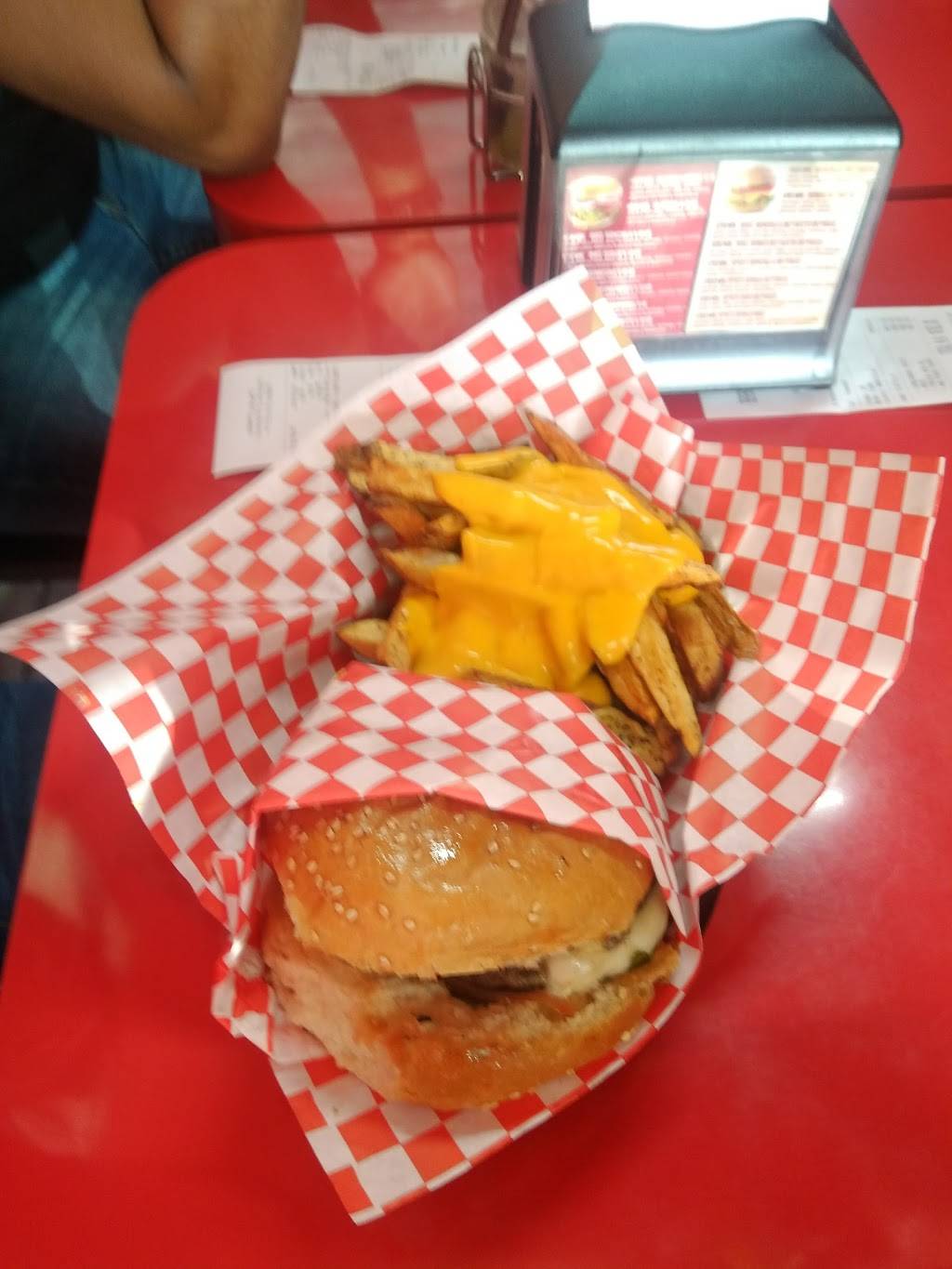 Beverly Burgers Otay Industrial | restaurant | Central Otay, Blvd. Industrial 19058, Nueva Tijuana, 22435 Tijuana, B.C., Mexico | 016646248801 OR +52 664 624 8801