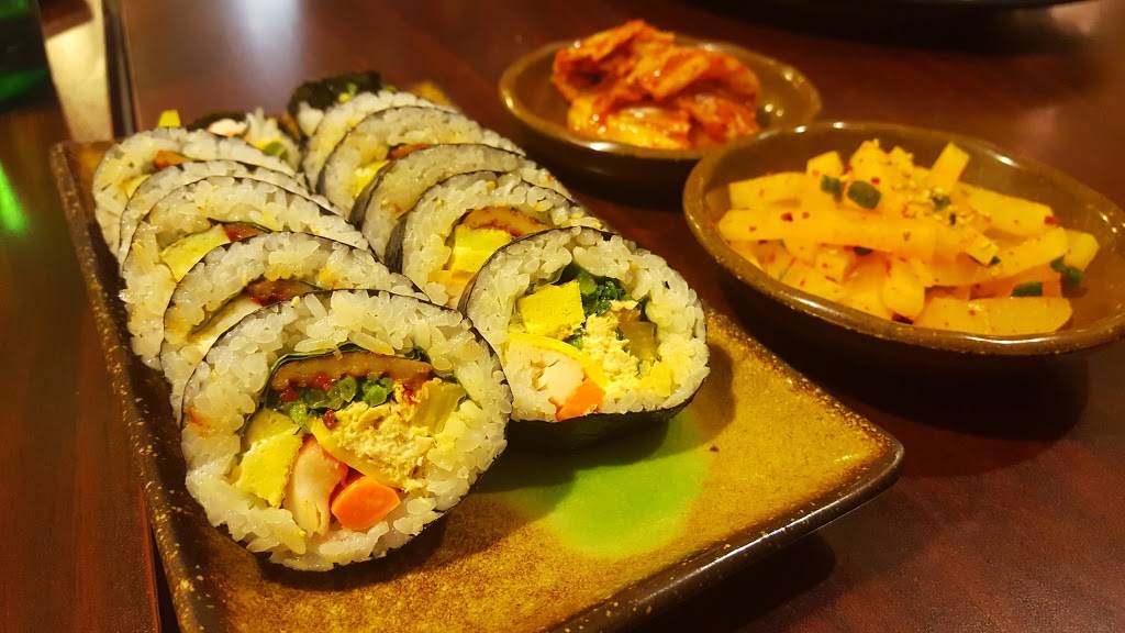 Midori | restaurant | 3000 Whitney Ave #4, Hamden, CT 06518, USA | 2032483322 OR +1 203-248-3322