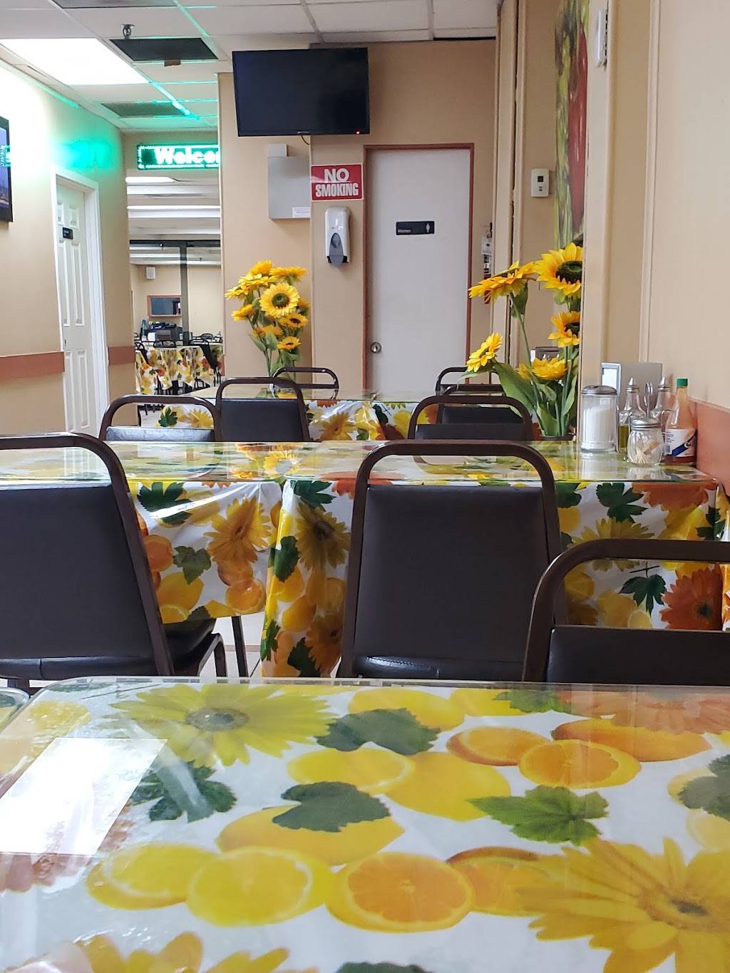 Munchies Cafe | restaurant | 16504 NW 49th Ave, Hialeah, FL 33014, USA | 3056217117 OR +1 305-621-7117