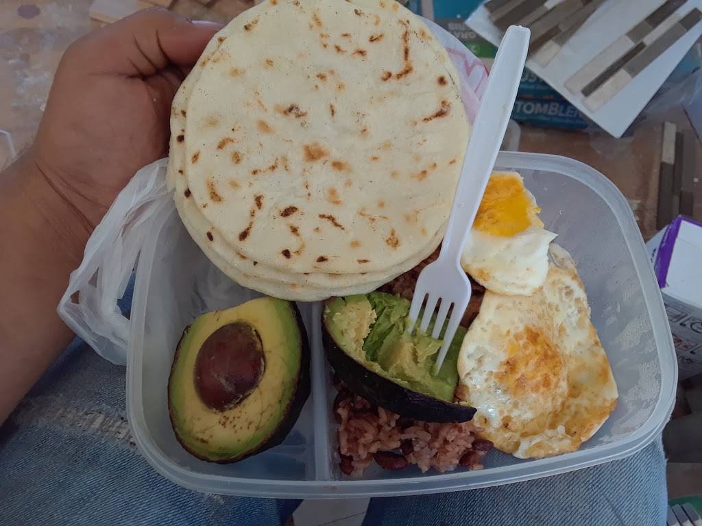 Wendys | restaurant | 220 NY-109, Farmingdale, NY 11735, USA | 6317774880 OR +1 631-777-4880