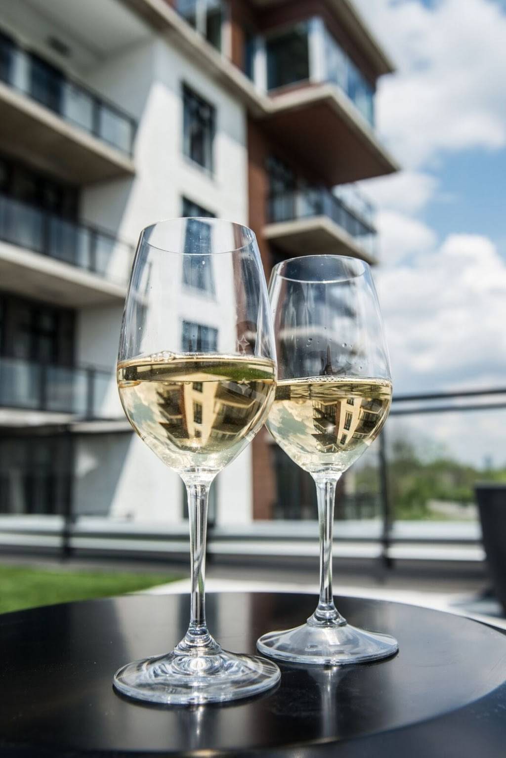 Bistro Le District | restaurant | 55 Impasse Lady-Colborne B, Gatineau, QC J9H 1Z2, Canada | 8195570505 OR +1 819-557-0505