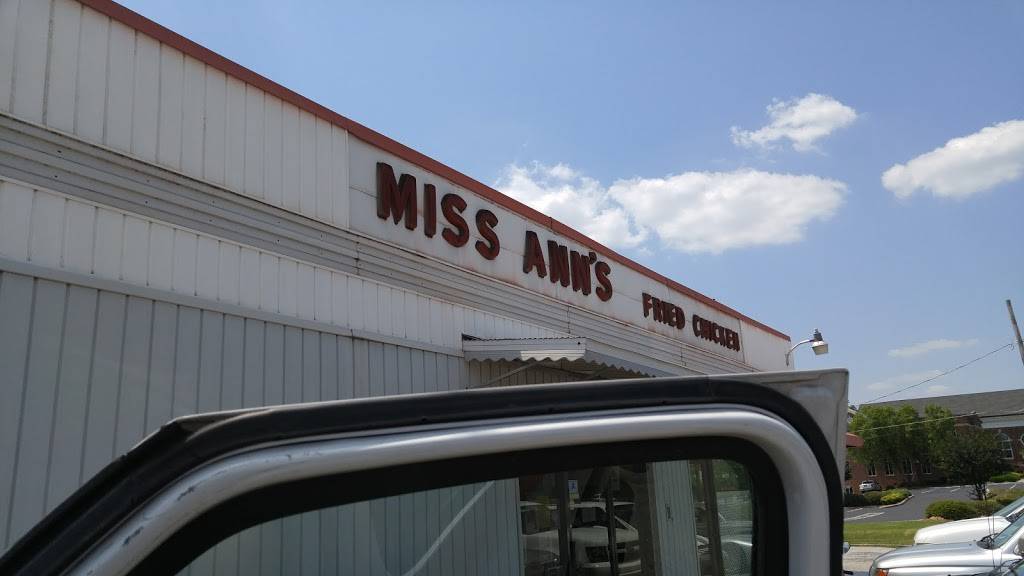Miss Anns Fried Chicken | restaurant | 1032 Main St S, Greenwood, SC 29646, USA | 8642230537 OR +1 864-223-0537