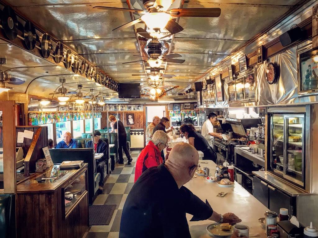 Tillys | restaurant | 34 Raceway Rd, Monticello, NY 12701, USA | 8457946540 OR +1 845-794-6540