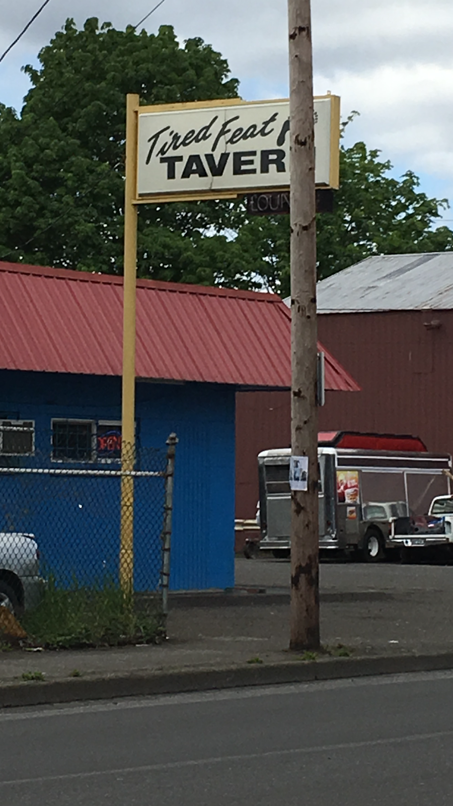 Tired Feat Tavern | restaurant | 8431 SE 82nd Ave, Portland, OR 97266, USA | 5037742400 OR +1 503-774-2400