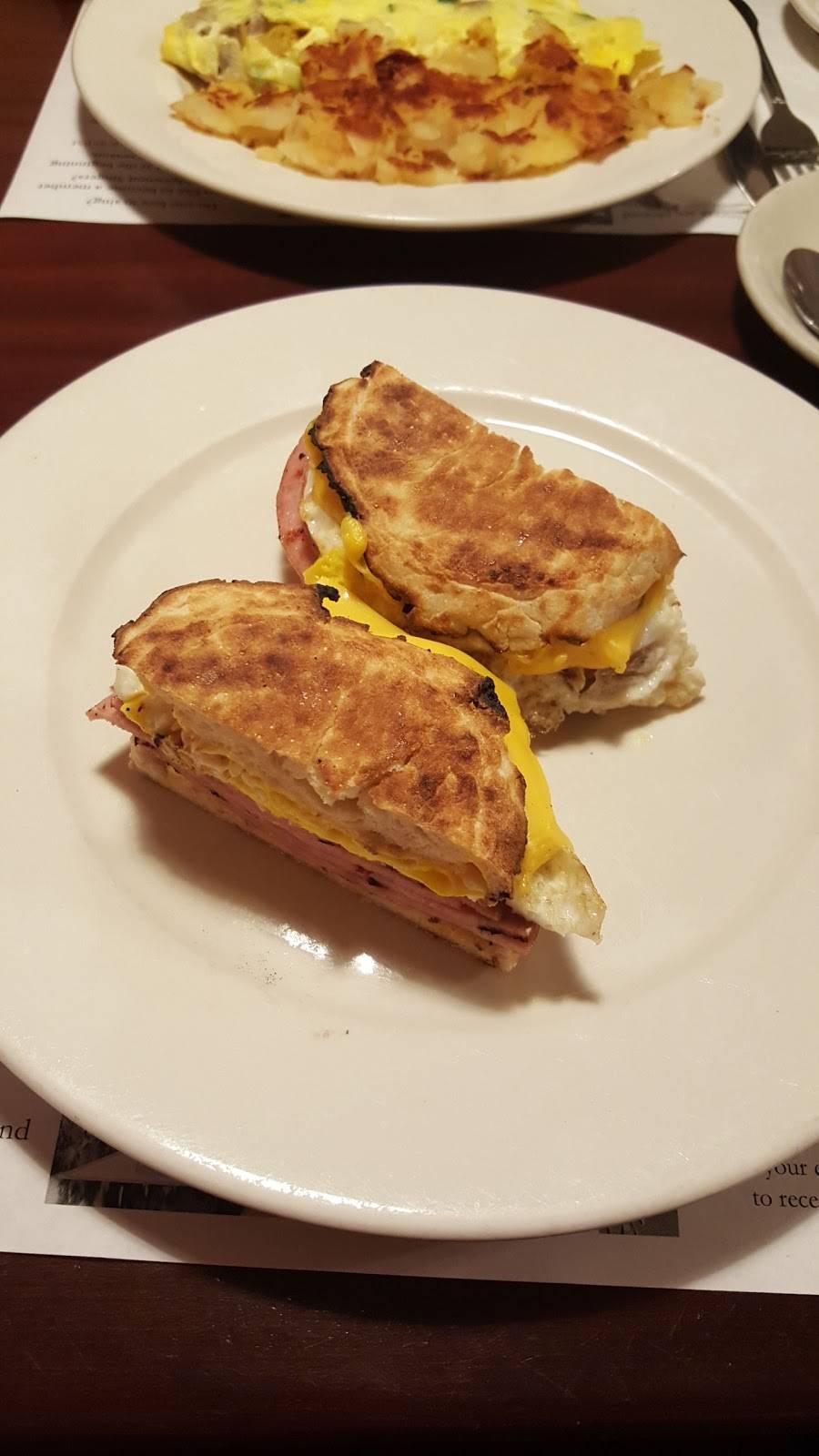 Daily Treat Restaurant | restaurant | 177 E Ridgewood Ave, Ridgewood, NJ 07450, USA | 2016529113 OR +1 201-652-9113