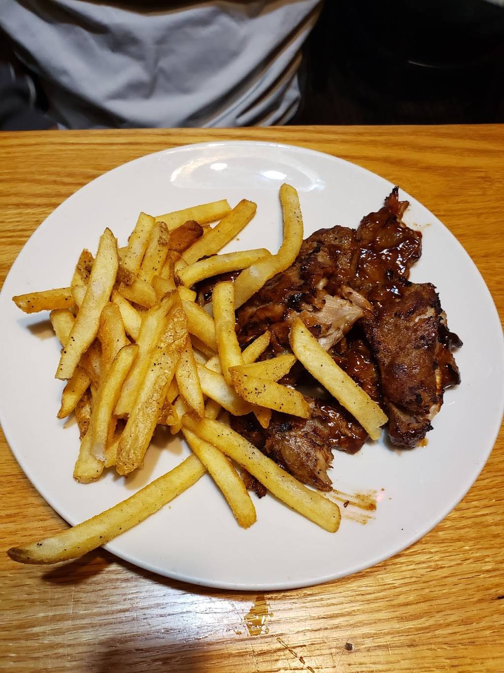 Applebees Grill + Bar | restaurant | 3 Dudley Farms Ln, Charleston, WV 25309, USA | 3047442199 OR +1 304-744-2199