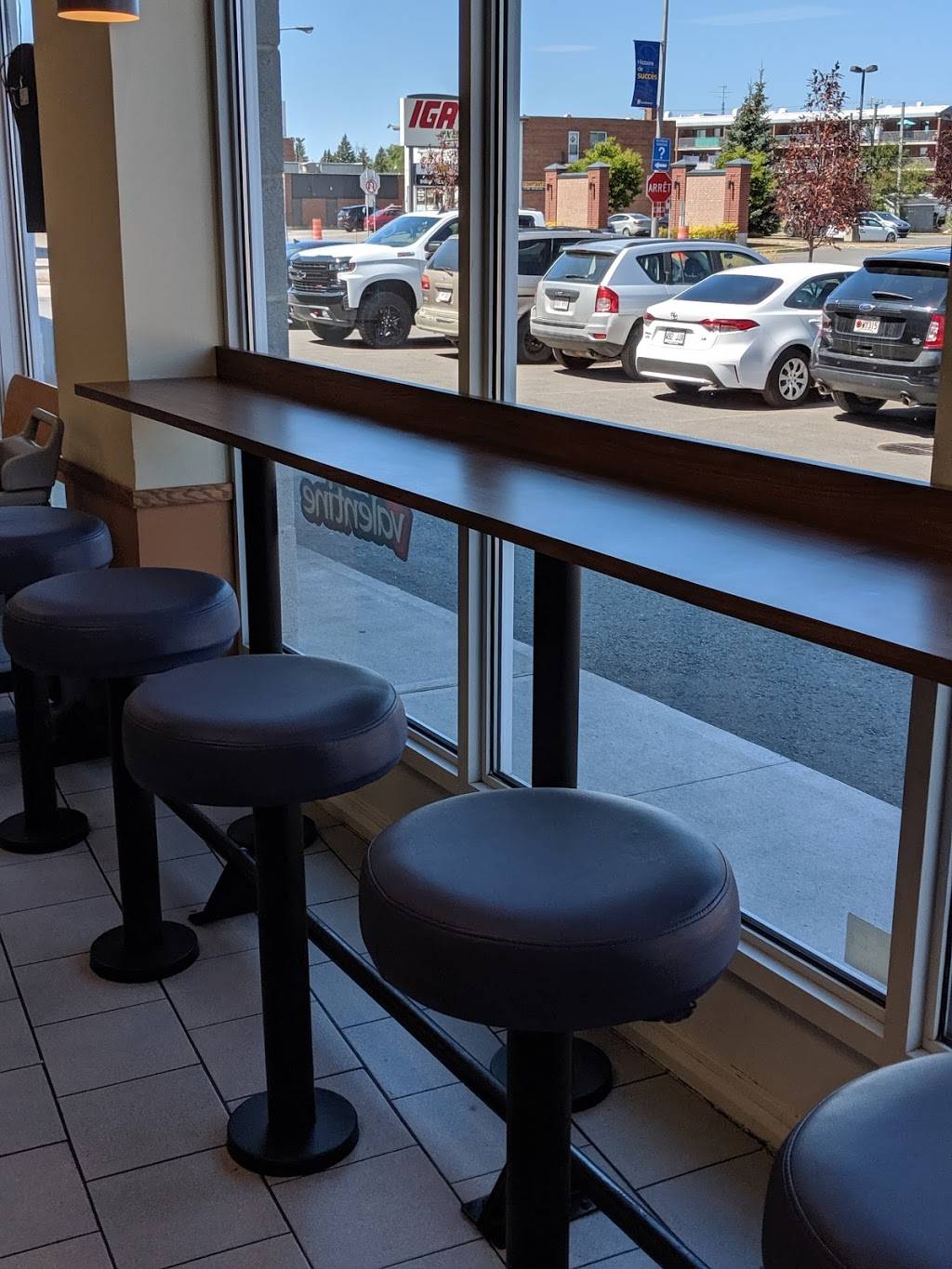 Valentine | restaurant | 688 Boulevard des Seigneurs, Terrebonne, QC J6W 3W6, Canada | 4509645732 OR +1 450-964-5732