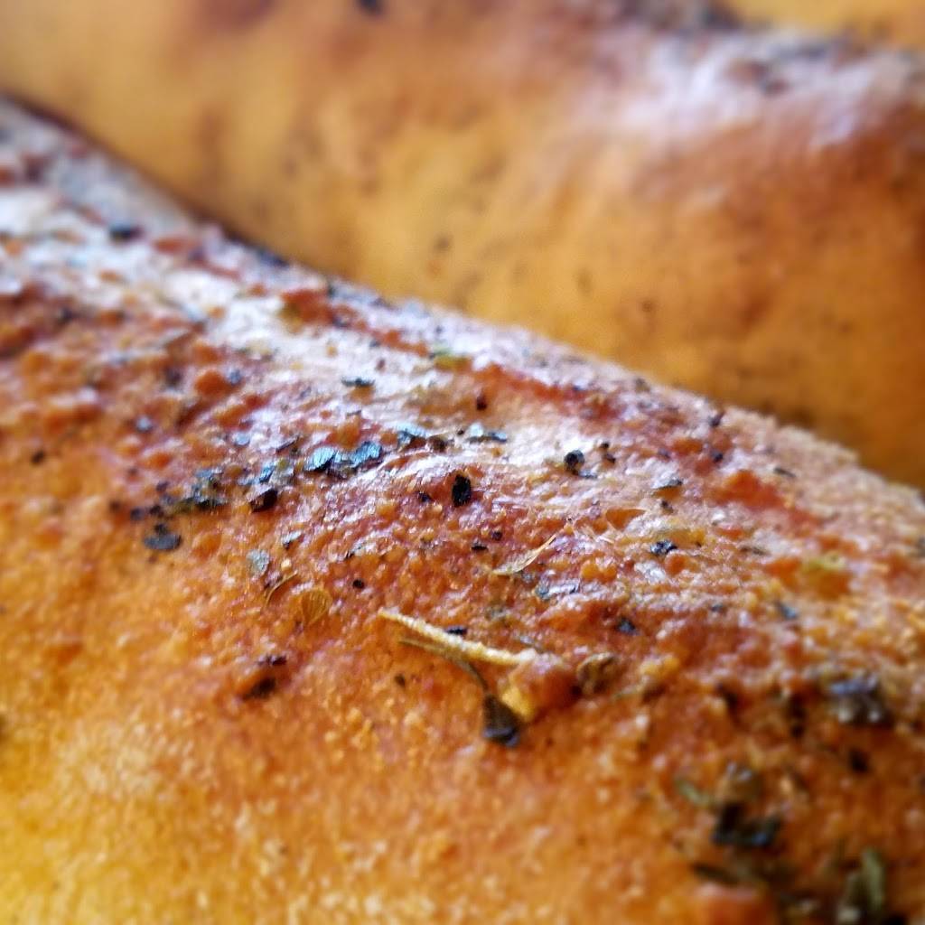 Strongs Brick Oven Pizzeria; Lawrenceburg | restaurant | 1 E High St, Lawrenceburg, IN 47025, USA | 8125392130 OR +1 812-539-2130