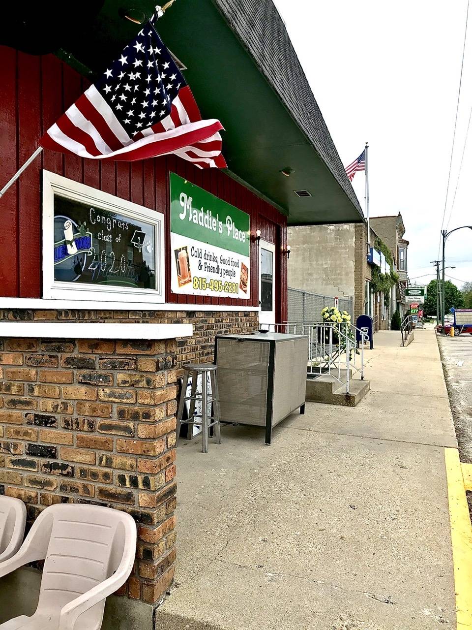 Maddies Place Bar & Grill | restaurant | 100 N Main St, Leland, IL 60531, USA | 8154952281 OR +1 815-495-2281