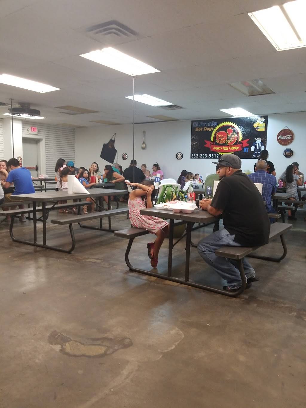 El Perron Hot Dogs | restaurant | 5020 East Sam Houston Pkwy N, Houston, TX 77015, USA | 8322039512 OR +1 832-203-9512