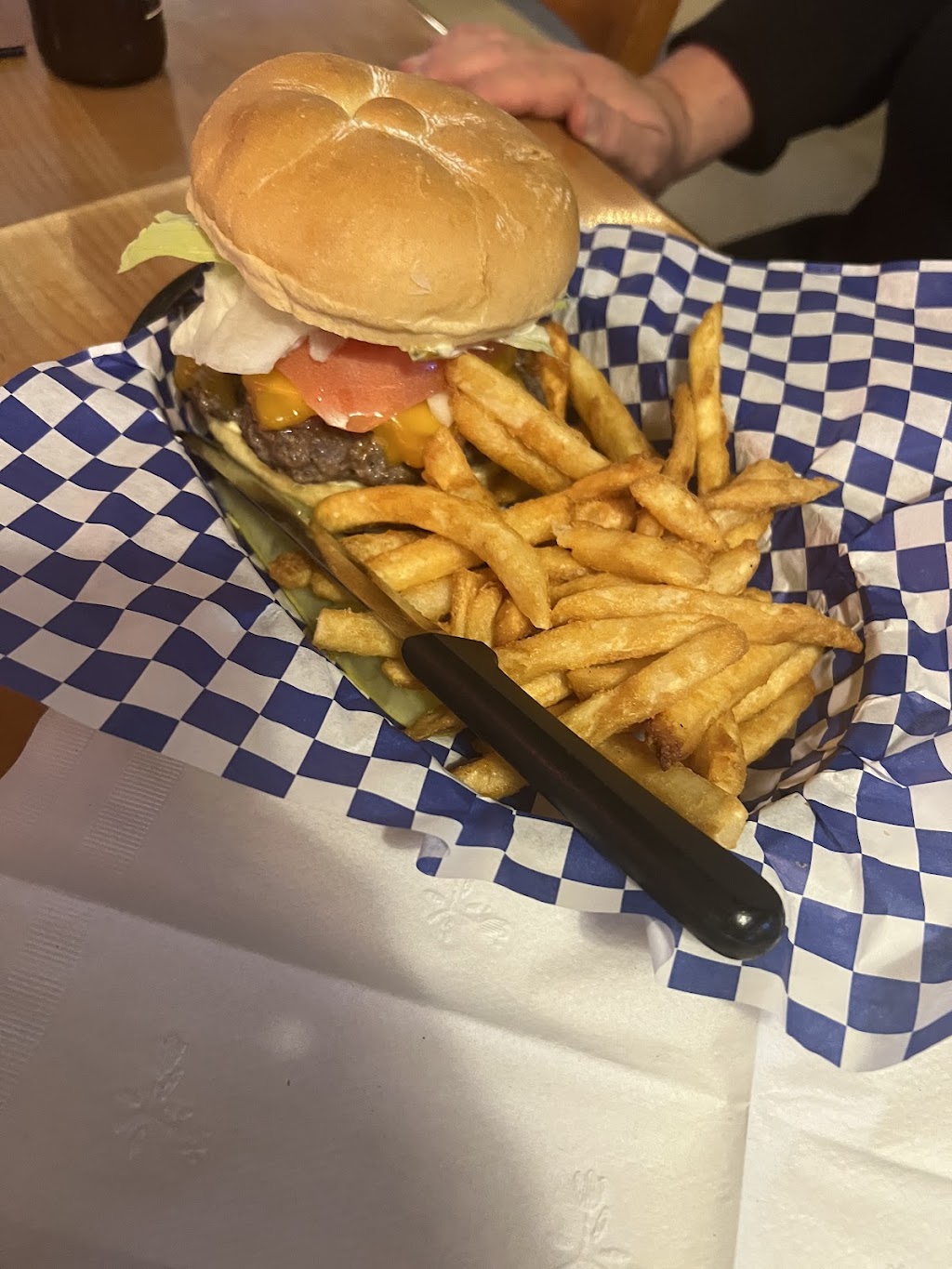 Hideaway Bar & Grill | restaurant | 1313 N Wheatfields Rd, Globe, AZ 85501, USA | 9284256666 OR +1 928-425-6666