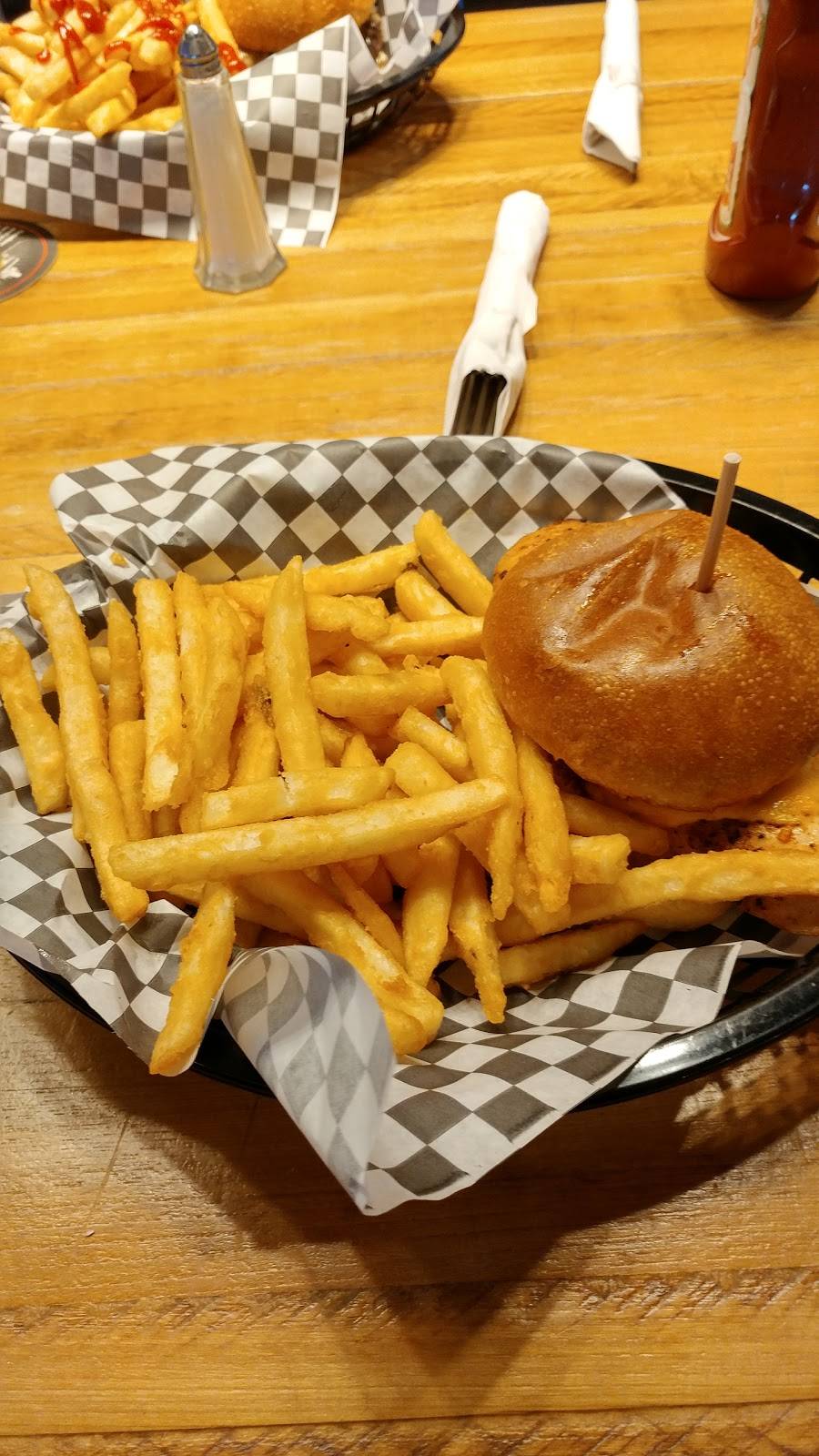 Parks & Rec Gastropub Sports Bar | restaurant | 3087 Forest Glade Dr, Windsor, ON N8R 1W6, Canada | 5199568956 OR +1 519-956-8956