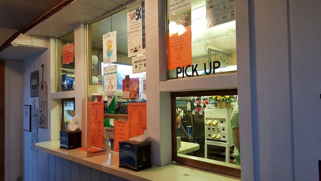 Shepards Drive-In | restaurant | 238 Ripon Rd, Berlin, WI 54923, USA | 9203612171 OR +1 920-361-2171