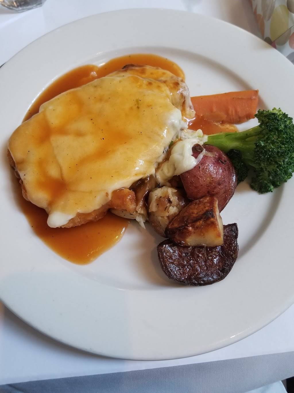 Luigis | restaurant | 265-21 Union Tpke, Queens, NY 11040, USA | 7183477136 OR +1 718-347-7136