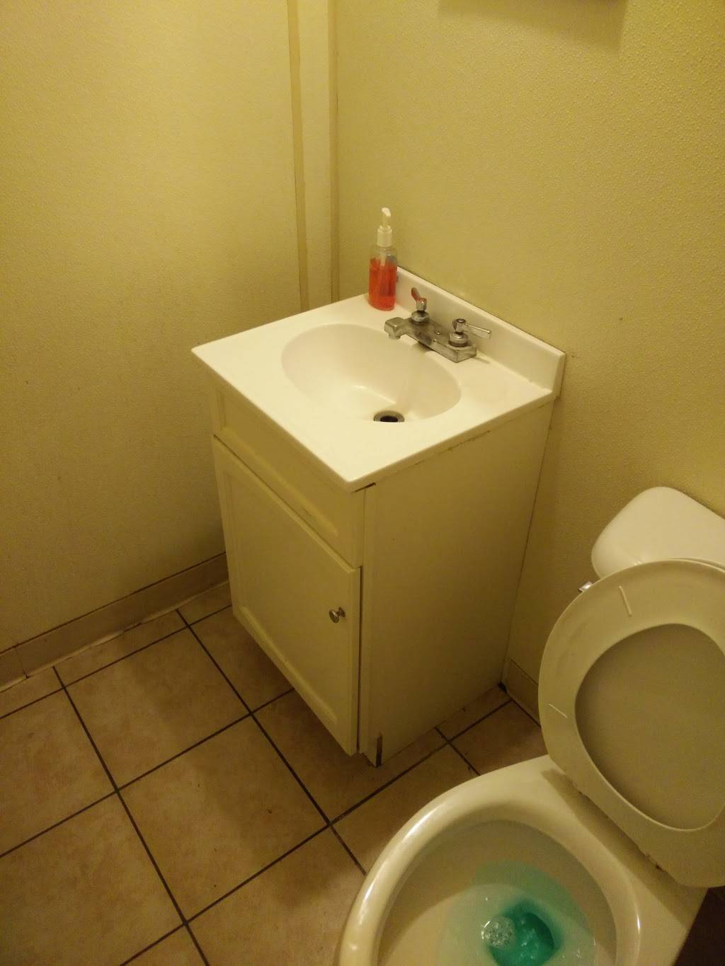 T & T Tavern | restaurant | 101 N Century Blvd, Rantoul, IL 61866, USA | 2178939531 OR +1 217-893-9531