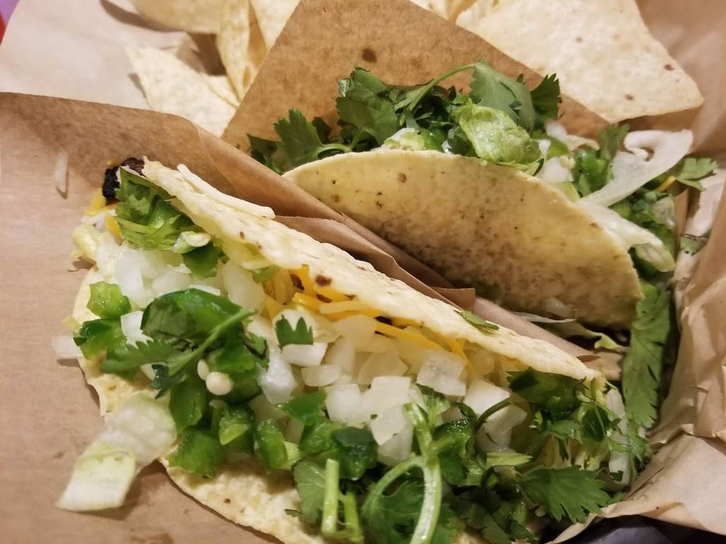 Moes Southwest Grill | restaurant | 2101 S Oneida St, Green Bay, WI 54303, USA | 9209650022 OR +1 920-965-0022