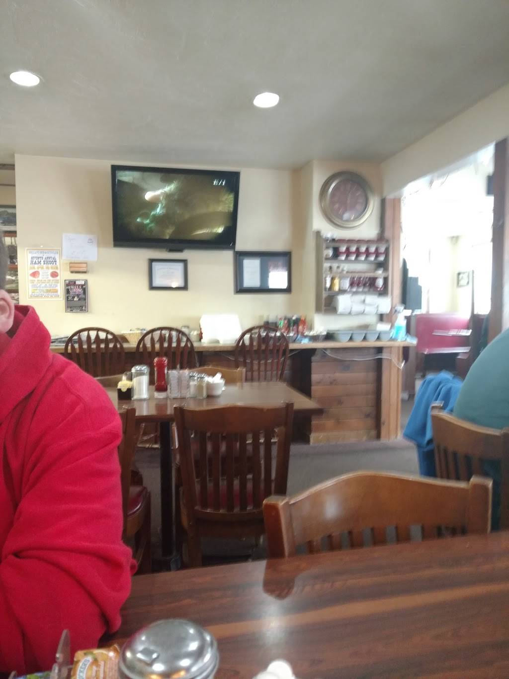 Old Village Grille | restaurant | 25 Brookfield Rd, Fiskdale, MA 01518, USA | 5083472255 OR +1 508-347-2255