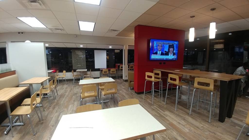 Wendys | restaurant | 112 Mall Blvd, Savannah, GA 31406, USA | 9123522801 OR +1 912-352-2801