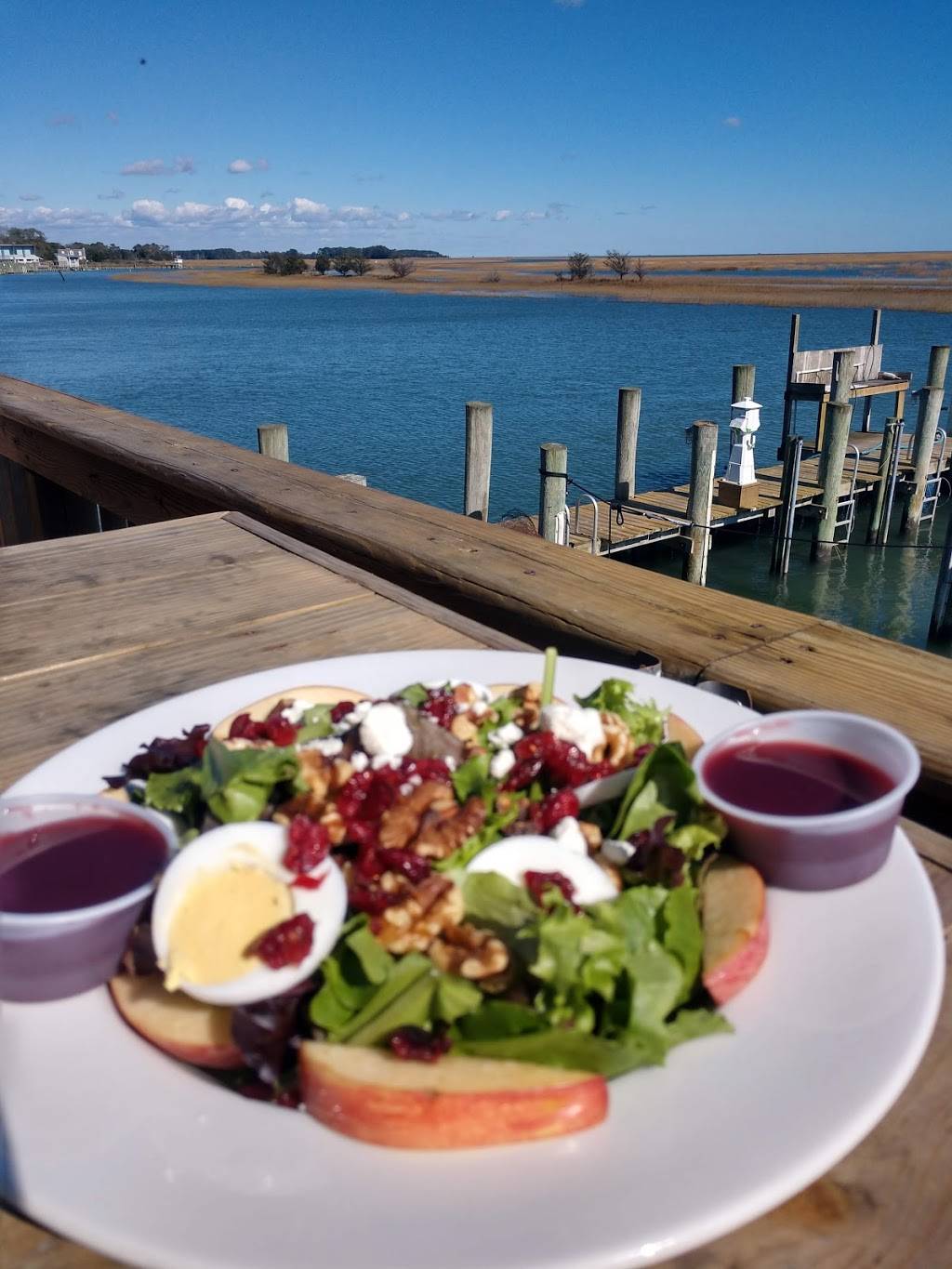 Island House Restaurant & Marina | restaurant | 17 Atlantic Ave, Wachapreague, VA 23480, USA | 7577874242 OR +1 757-787-4242