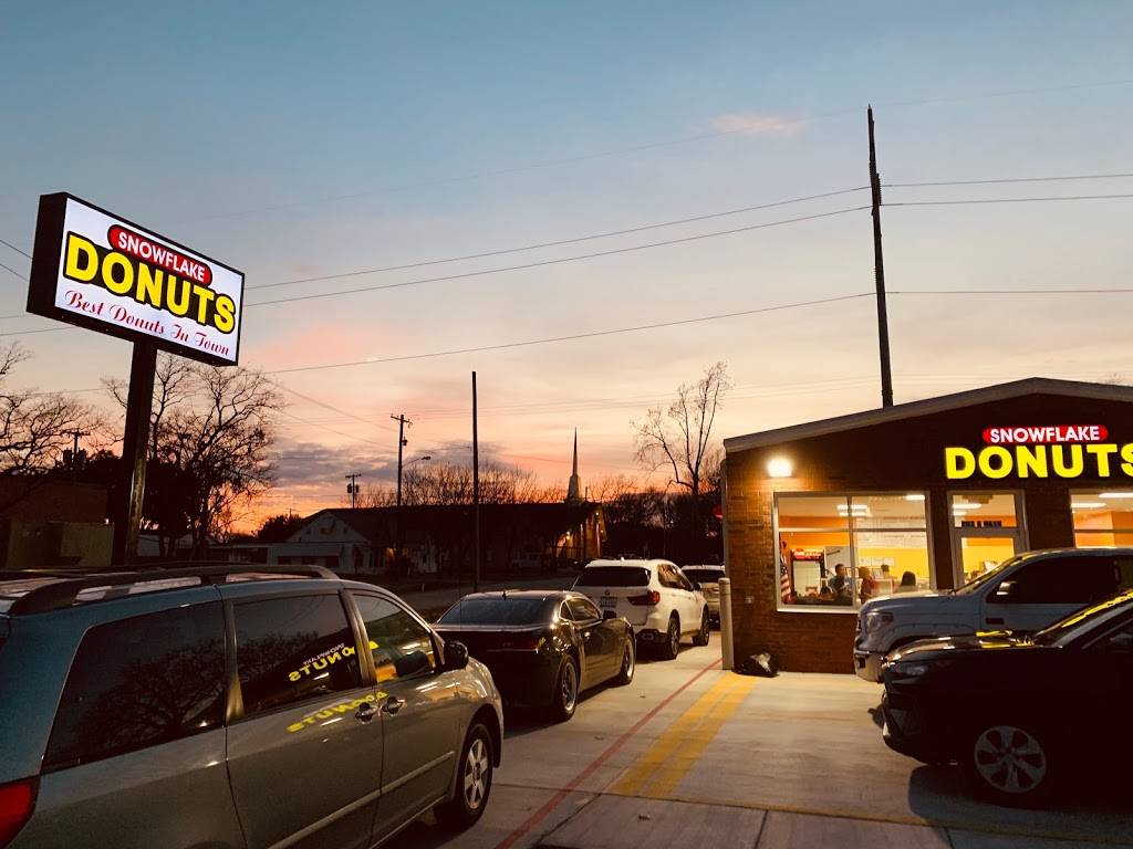 Snowflakes Donuts | restaurant | 203 N Main St, Hutchins, TX 75141, USA | 9722250808 OR +1 972-225-0808