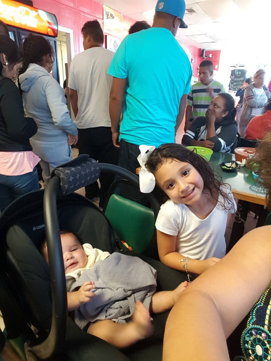 Taqueria Sahvayo | restaurant | 2915 Market St, Baytown, TX 77520, USA | 8325562000 OR +1 832-556-2000