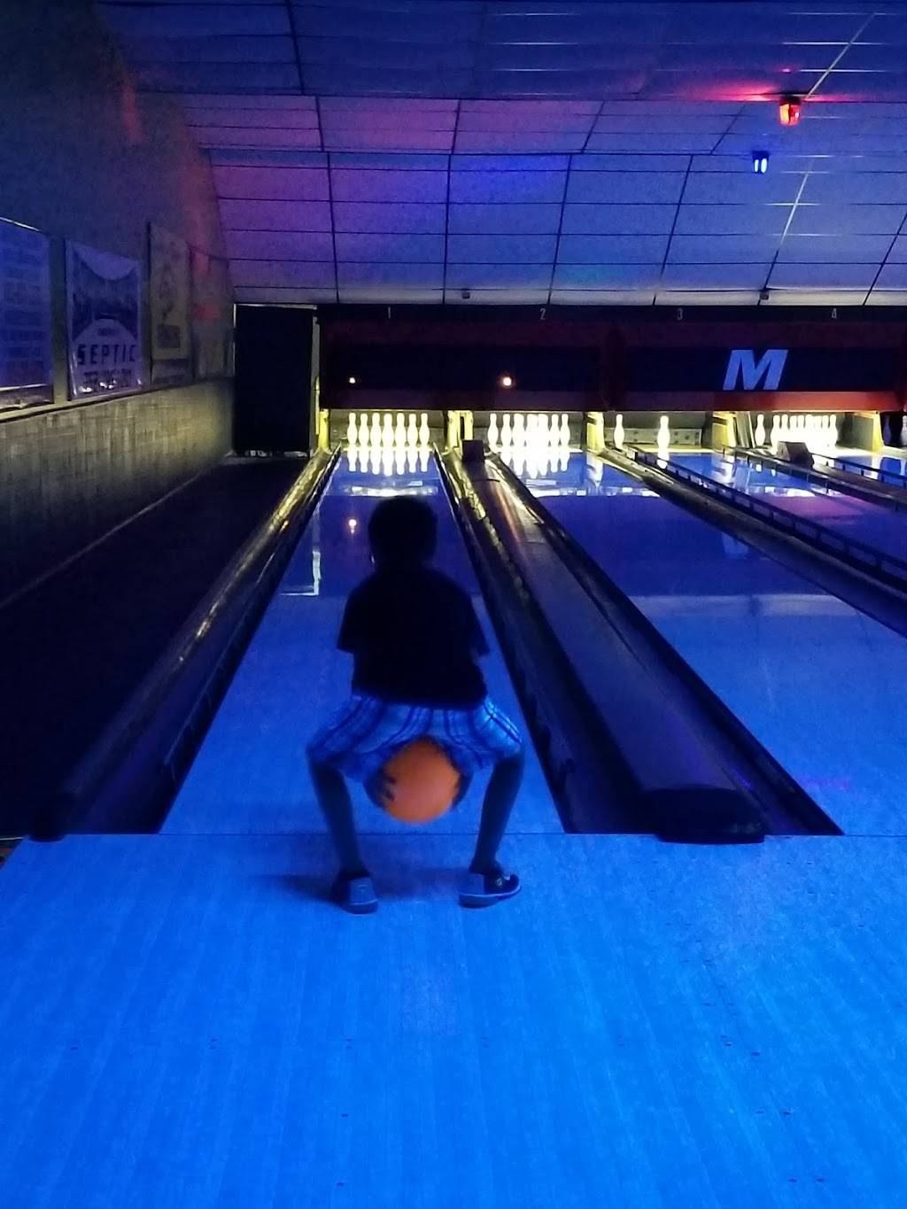 Manatee Lanes | restaurant | 7715 W Gulf to Lake Hwy, Crystal River, FL 34429, USA | 3527954546 OR +1 352-795-4546