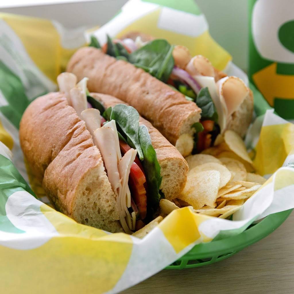 Subway | restaurant | 544 W Liberty St, Hubbard, OH 44425, USA | 3305682088 OR +1 330-568-2088