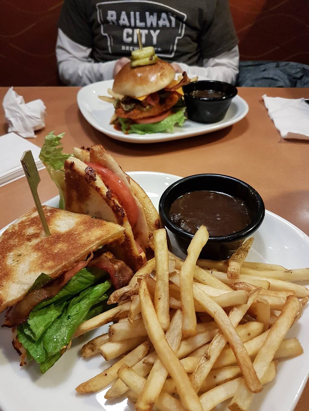 Boston Pizza | restaurant | 860 Talbot St, St Thomas, ON N5P 1E2, Canada | 5196317007 OR +1 519-631-7007