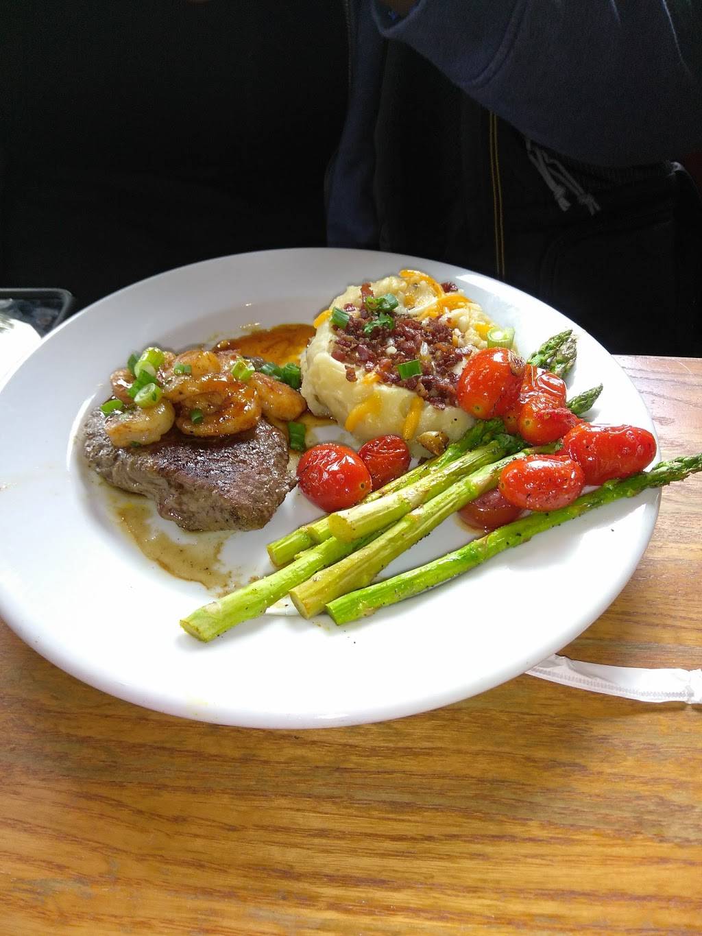 Chilis Grill & Bar | restaurant | 19801 NW 2nd Ave, Miami, FL 33169, USA | 3057227187 OR +1 305-722-7187