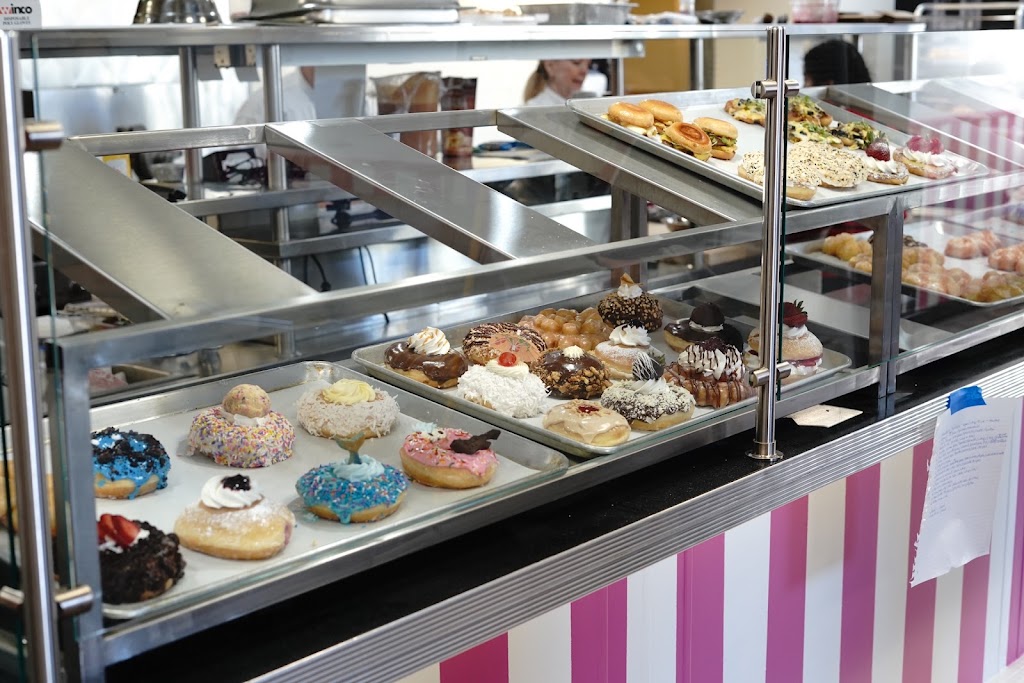 Rock N Roll Donut Bar | bakery | 685 Cannery Row Suite 101, Monterey, CA 93940, USA | 8312646555 OR +1 831-264-6555