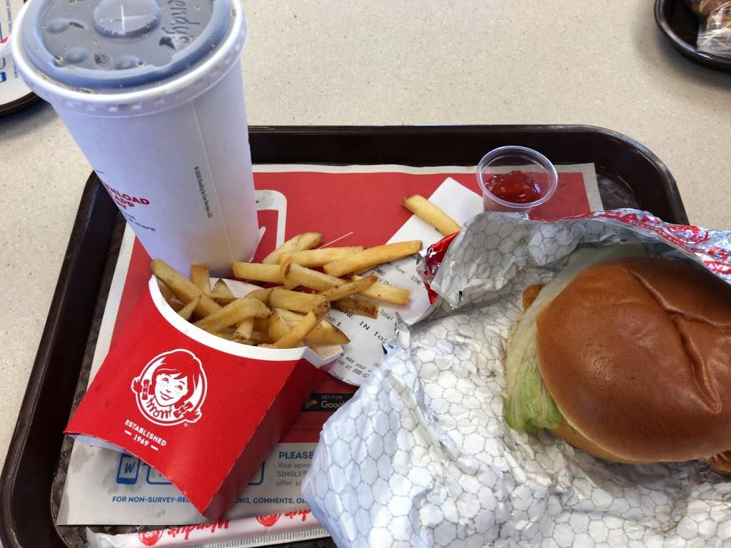 Wendys | restaurant | 20960 E Main St, Huntingdon, TN 38344, USA | 7319865220 OR +1 731-986-5220