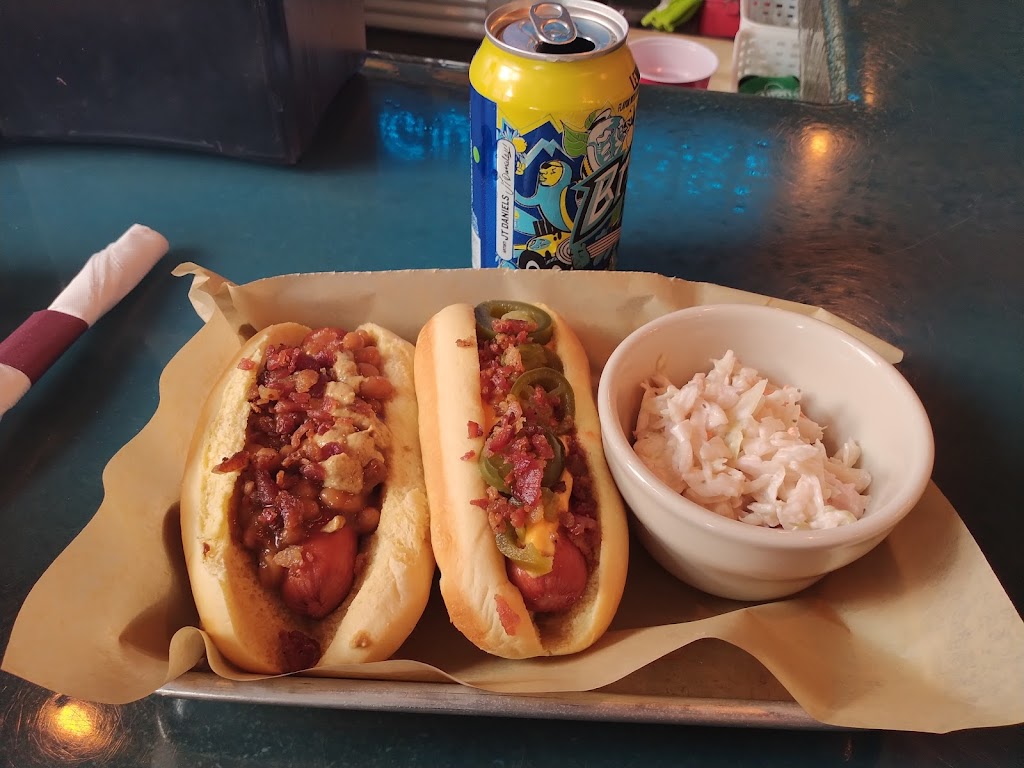 Dog Pier Hot Dog Shop | restaurant | 3121 Beach Blvd S, Gulfport, FL 33707, USA | 7278260650 OR +1 727-826-0650