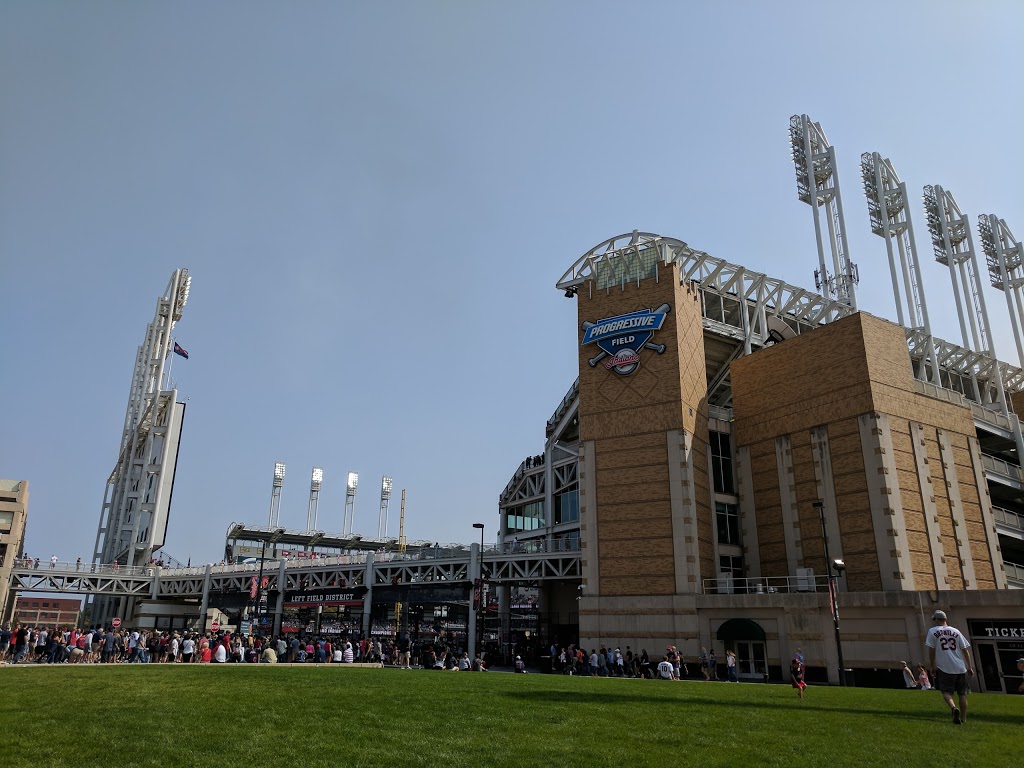 Quaker Steak & Lube | restaurant | 1, Center Court, Cleveland, OH 44115, USA | 2164202000 OR +1 216-420-2000