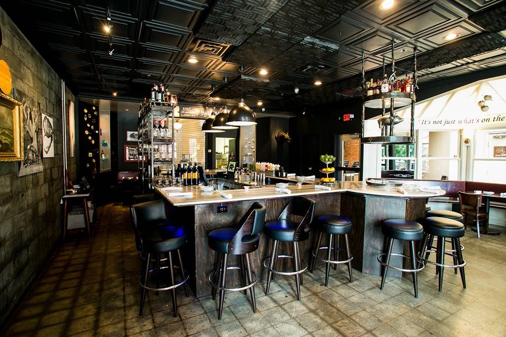 The Silver Pig Bar & Oyster Room | restaurant | 102 S Michigan Ave, Howell, MI 48843, USA | 5177988008 OR +1 517-798-8008