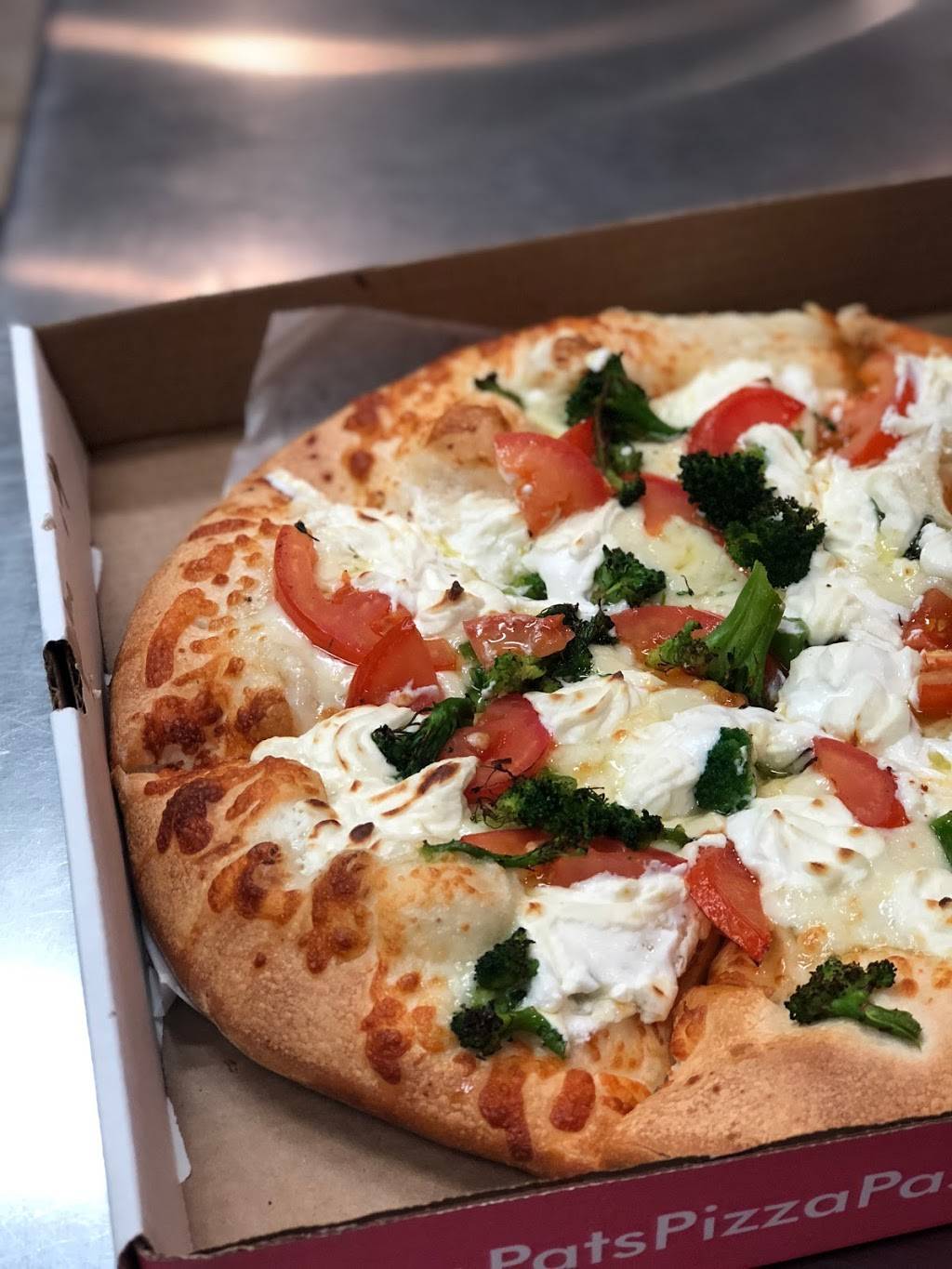 Pats Pizza Family Restaurant | restaurant | 2104 MacDade Boulevard, Holmes, PA 19043, USA | 6105835555 OR +1 610-583-5555