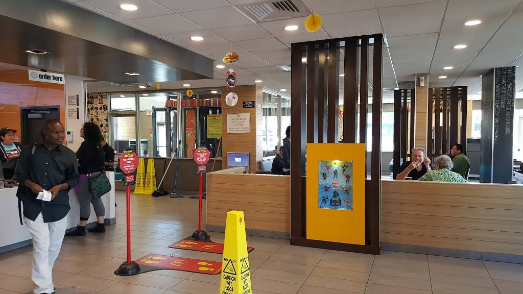 McDonalds | cafe | 4166 Melrose Ave, Los Angeles, CA 90029, USA | 3239063971 OR +1 323-906-3971