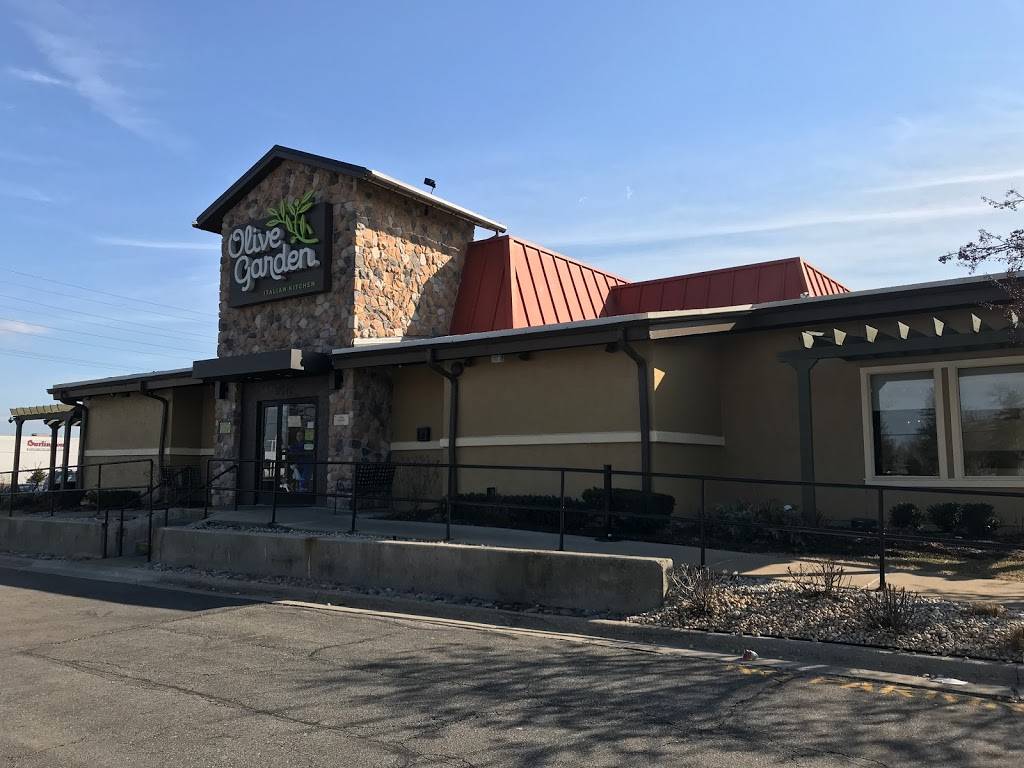 Olive Garden Italian Restaurant | meal takeaway | 7513 Cermak Rd, North Riverside, IL 60546, USA | 7084470666 OR +1 708-447-0666