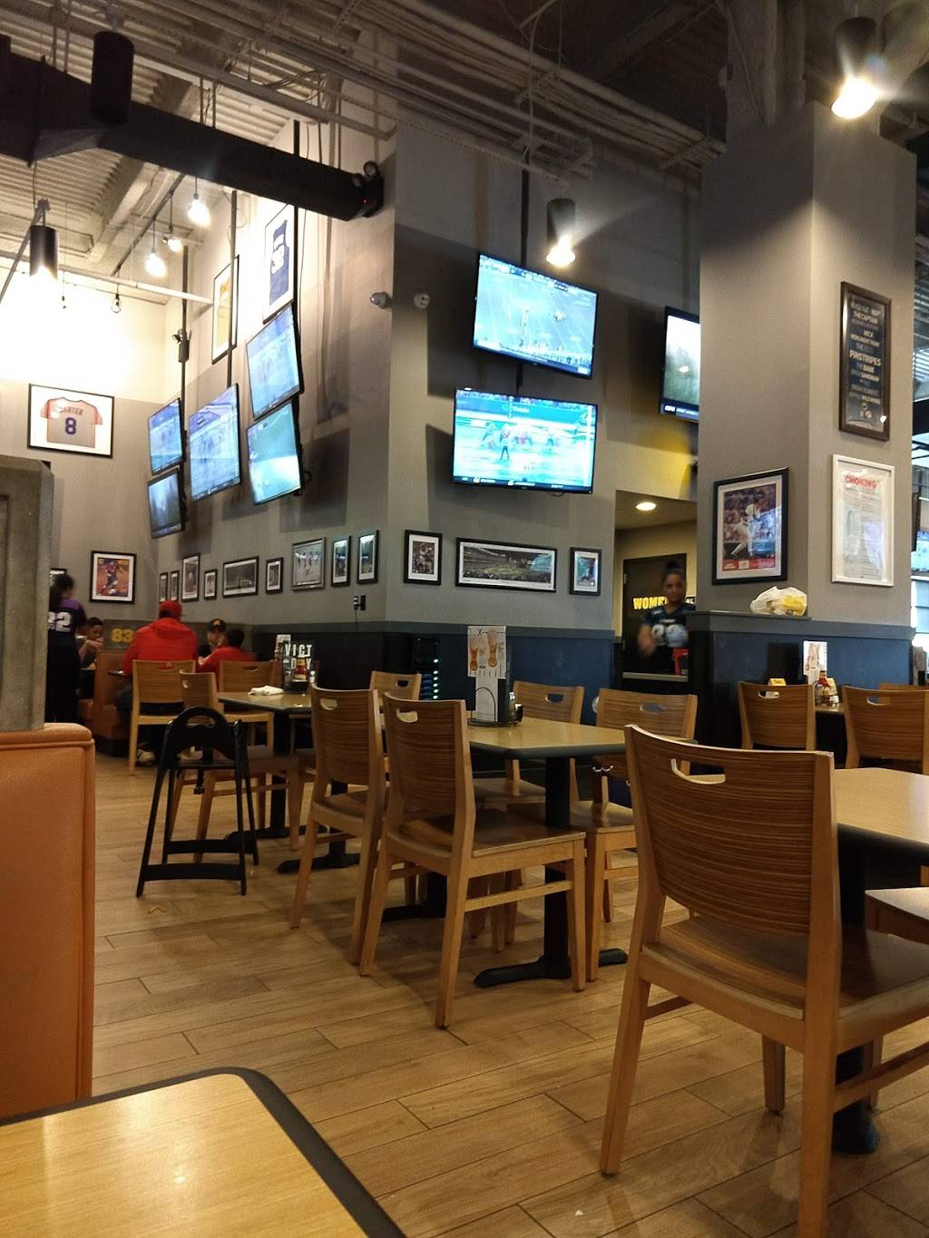 Buffalo Wild Wings | restaurant | 193 W 237th St, Bronx, NY 10463, USA | 7185499453 OR +1 718-549-9453