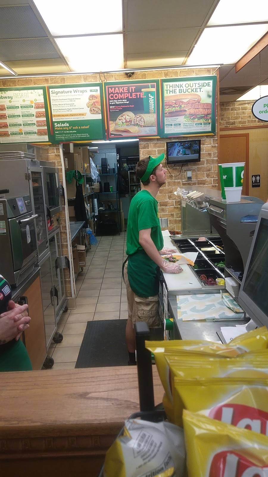 Subway | meal takeaway | 312 E 51st St, Kansas City, MO 64112, USA | 8167561756 OR +1 816-756-1756